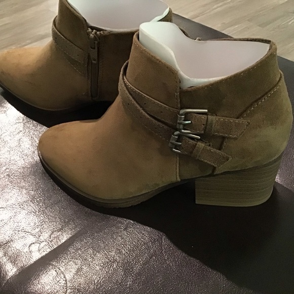 Ankle Boots 6.5M Taupe 2” Heel NWB - Picture 1 of 7